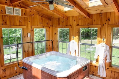 Bồn sục Jacuzzi là gì? Tác dụng của bồn sục là như thế nào? Bồn sục kết hợp với xông hơi có tốt hay không? Cần thiết hay không?
